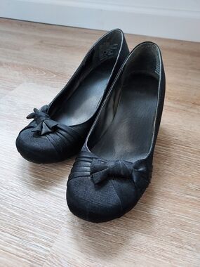 SO Black Bow-Accent Women's Heels